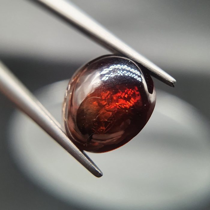 5.7 ct, Red Zircon (Jacinth) cabochon - Image 4