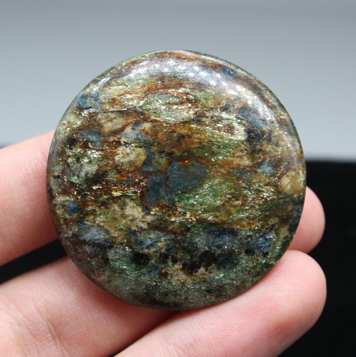 13.42 g, Fuchsite with Kyanite round cabochon - Image 2